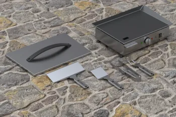View of the ELQ2000 electric grill with smooth heating plate and metal housing.